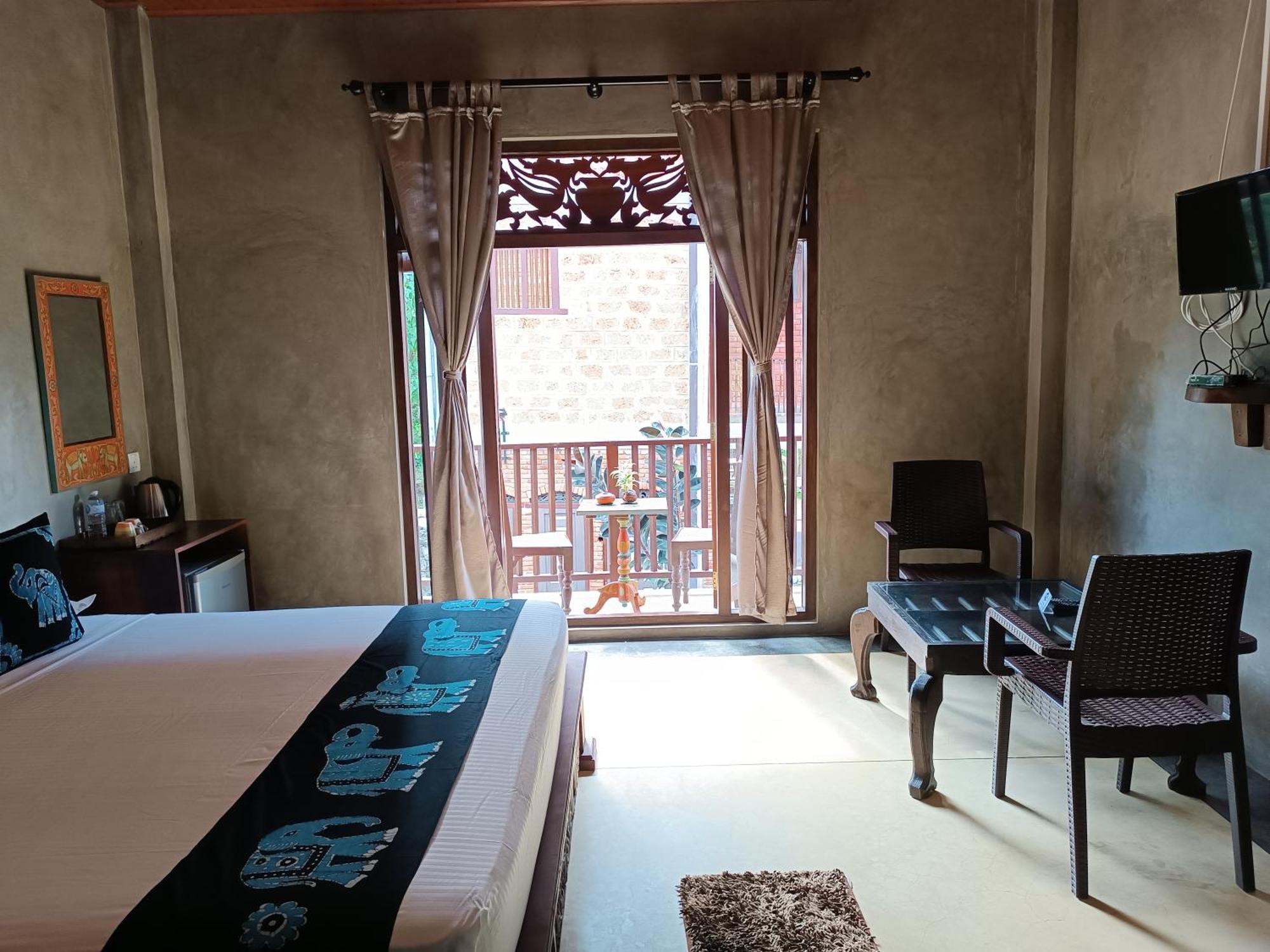 Deluxe Queen Room Pool View