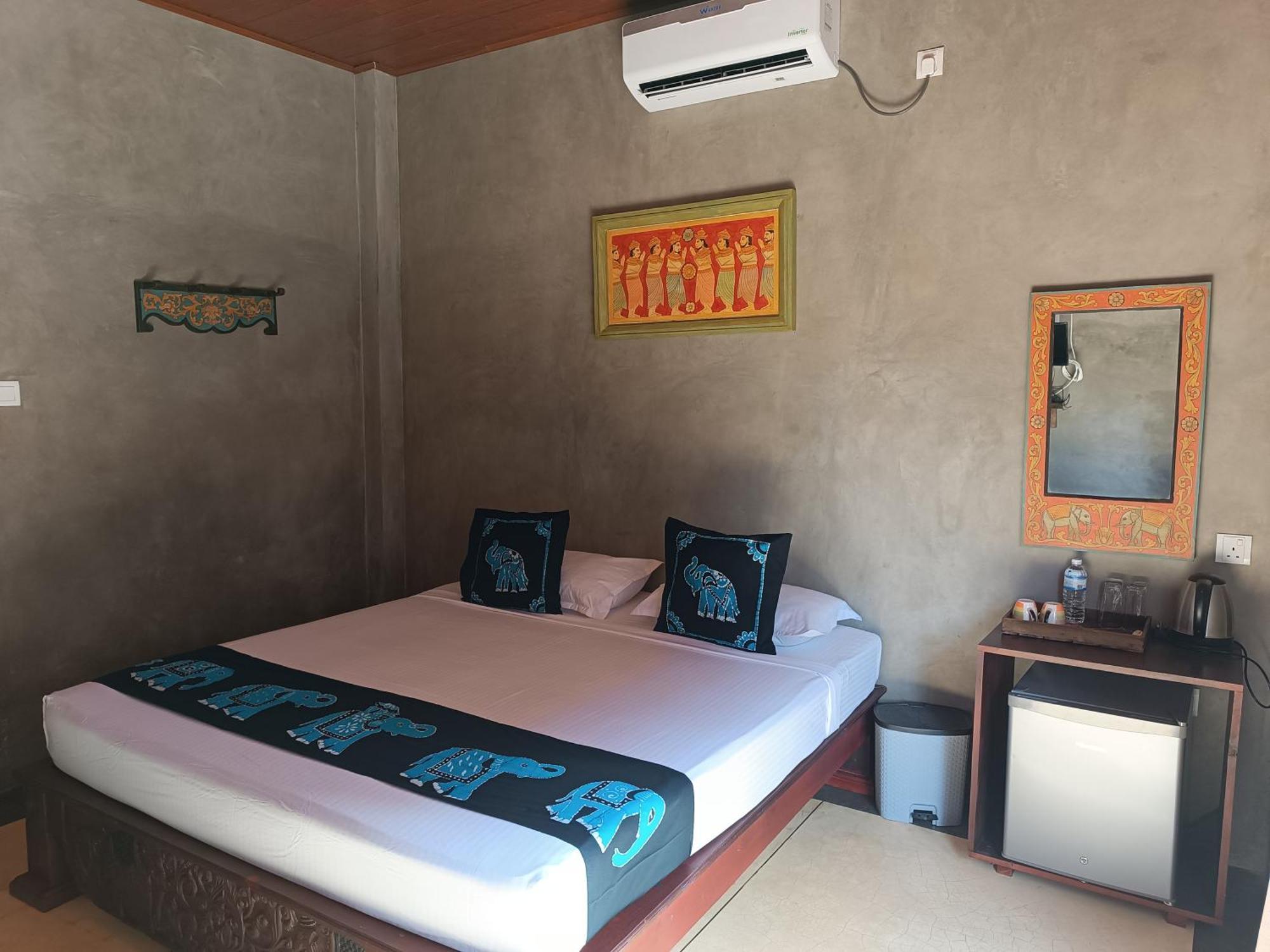 Deluxe Queen Room Pool View