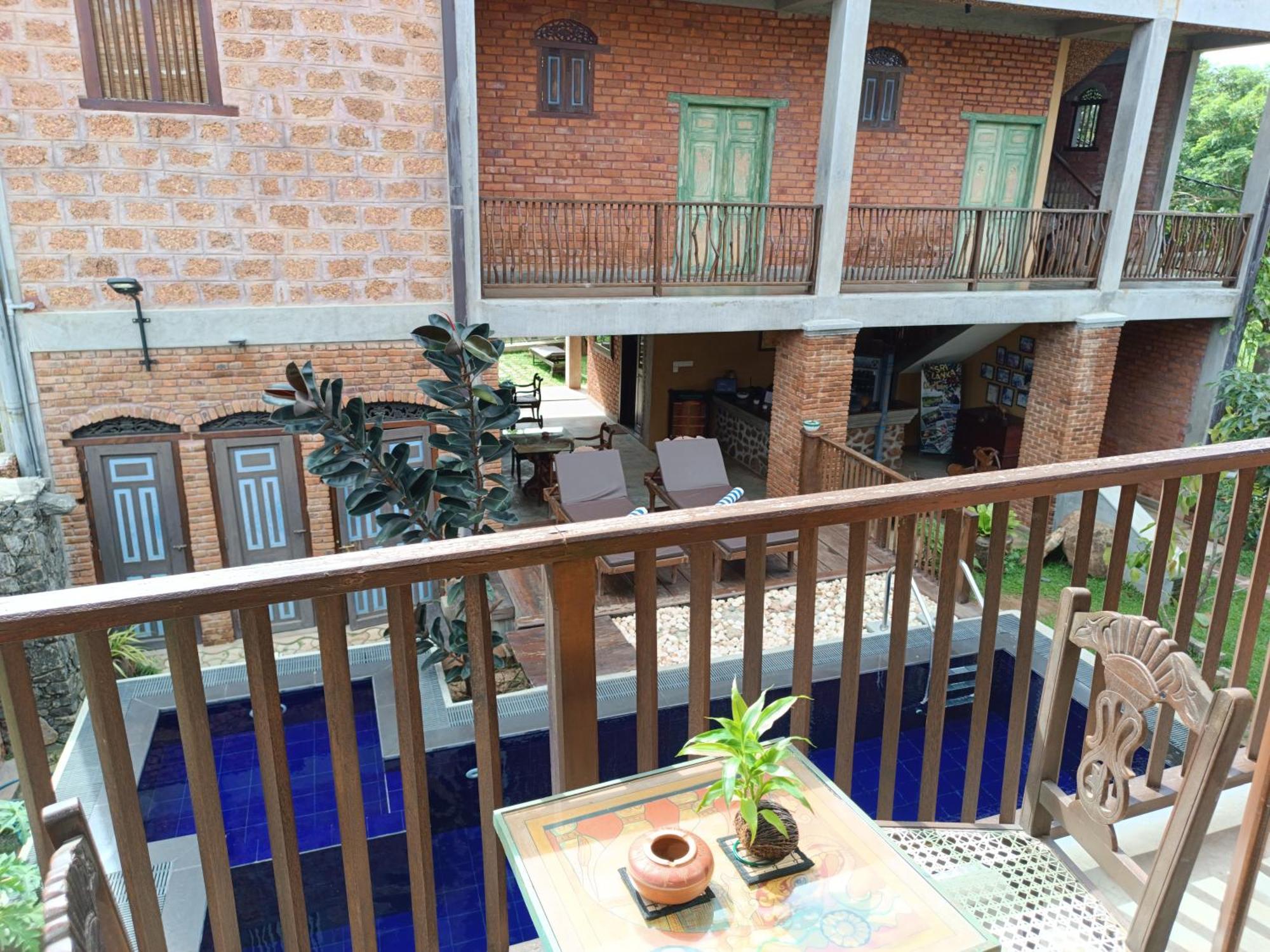 Deluxe Queen Room Pool View